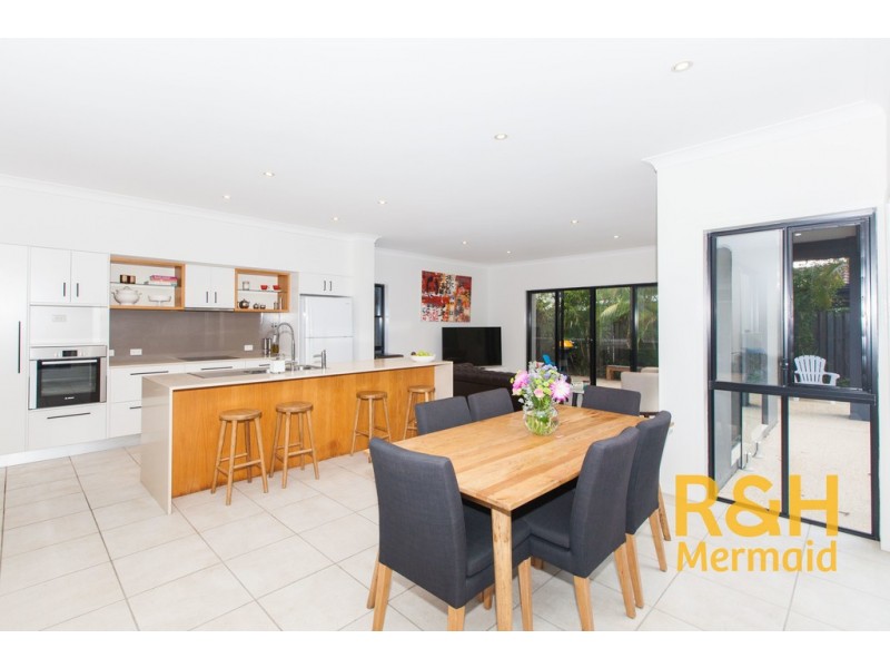 10 Pine Valley Drive, Robina QLD 4226