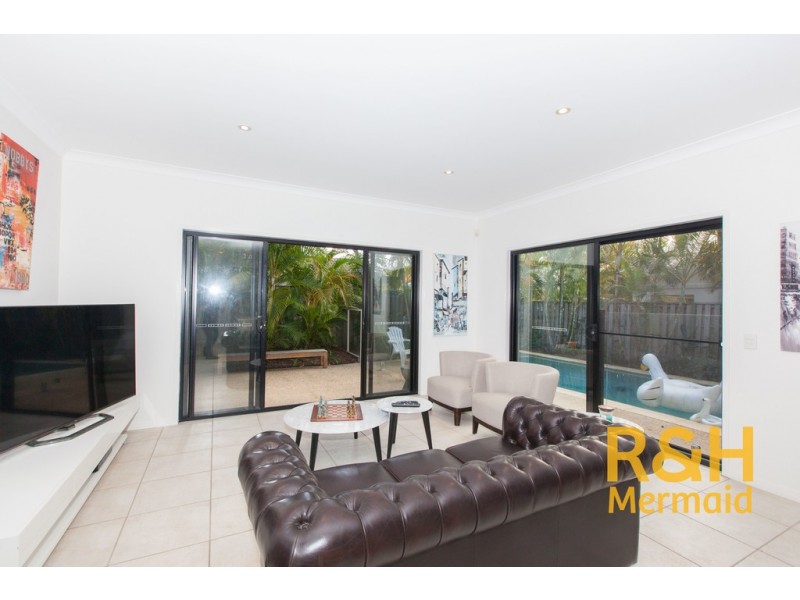 10 Pine Valley Drive, Robina QLD 4226