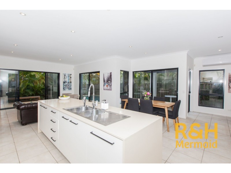 10 Pine Valley Drive, Robina QLD 4226