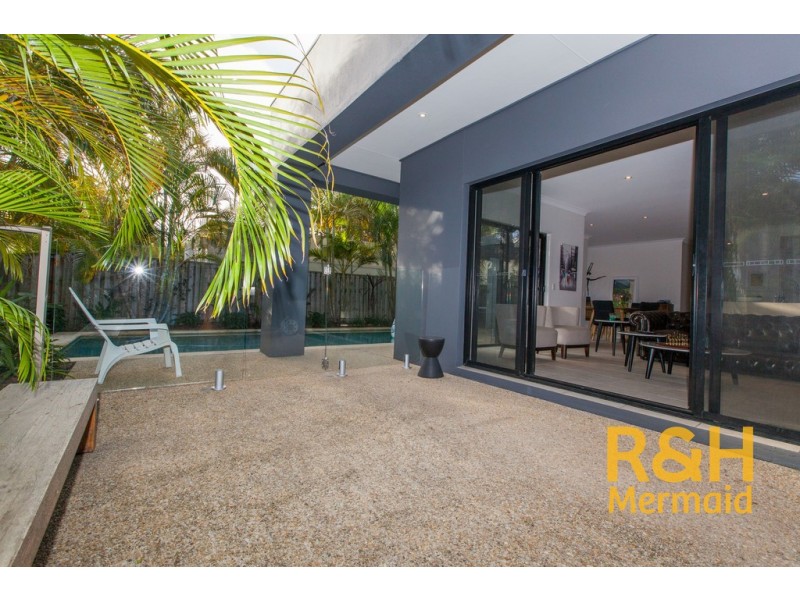 10 Pine Valley Drive, Robina QLD 4226