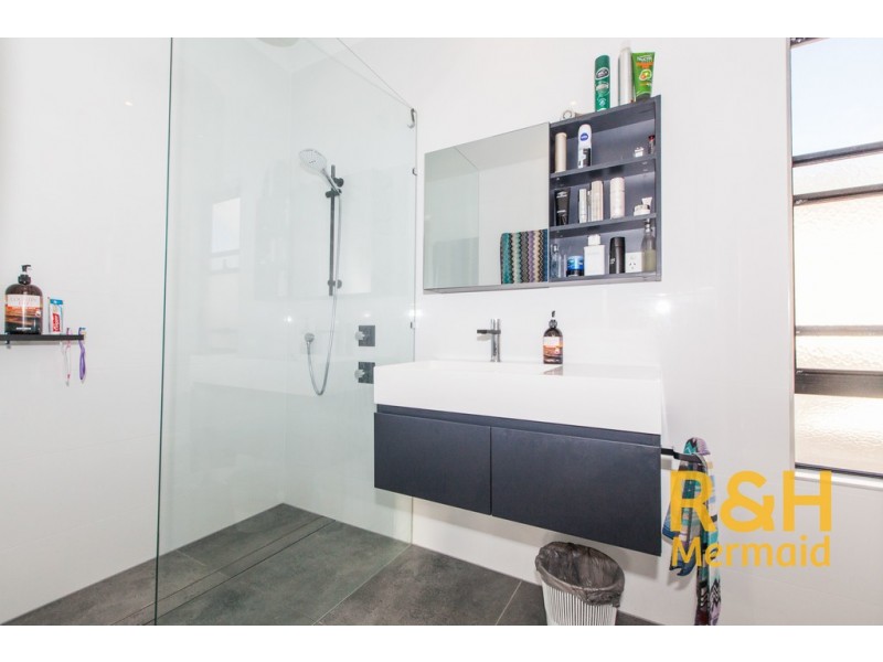 10 Pine Valley Drive, Robina QLD 4226