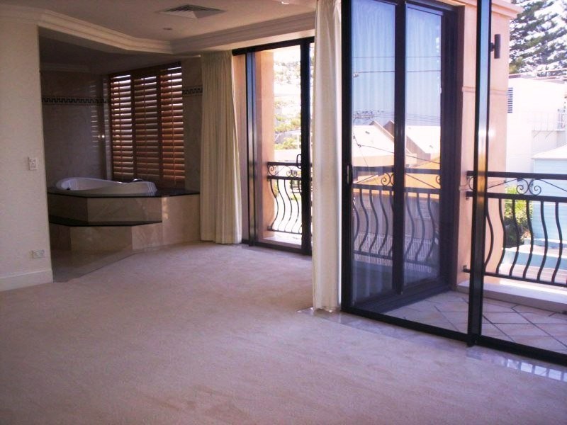 146A Hedges Avenue, Mermaid Beach QLD 4218