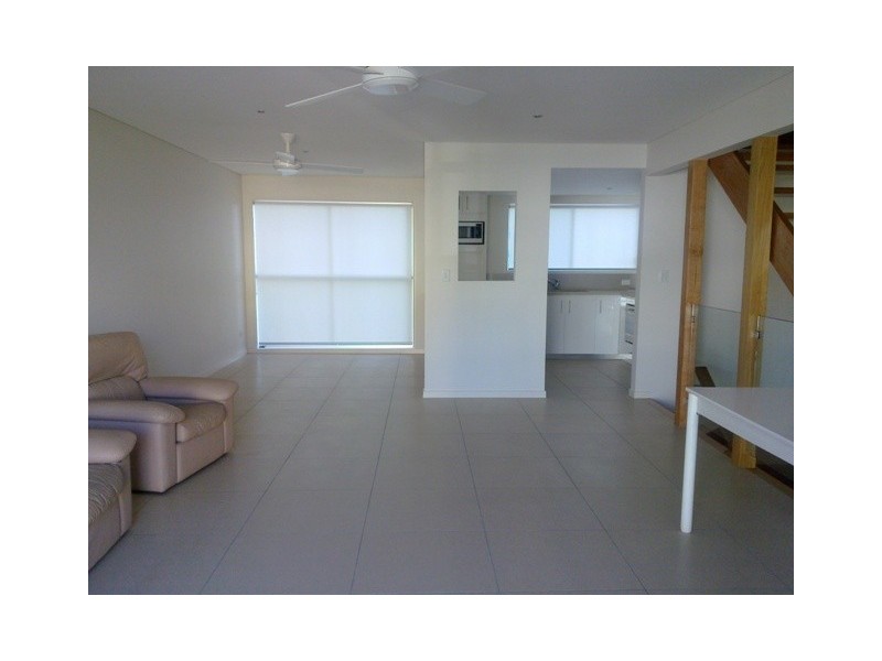 2/86 Marine Parade, Miami QLD 4220