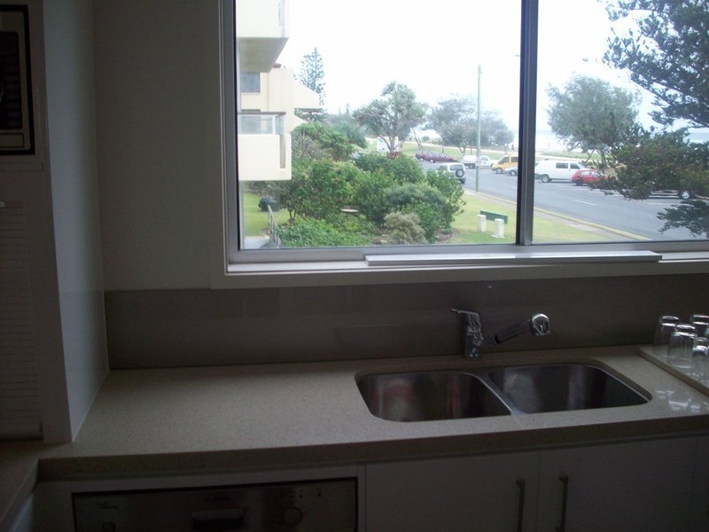 2/86 Marine Parade, Miami QLD 4220