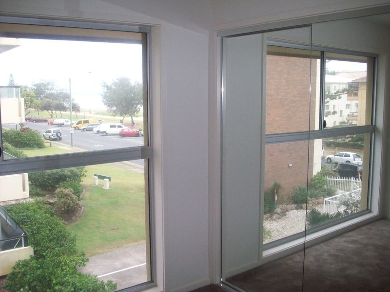 2/86 Marine Parade, Miami QLD 4220