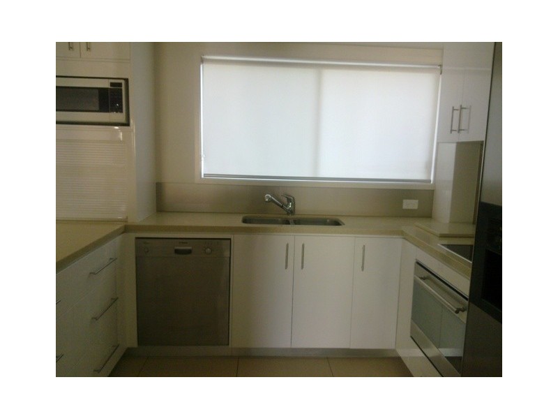 2/86 Marine Parade, Miami QLD 4220