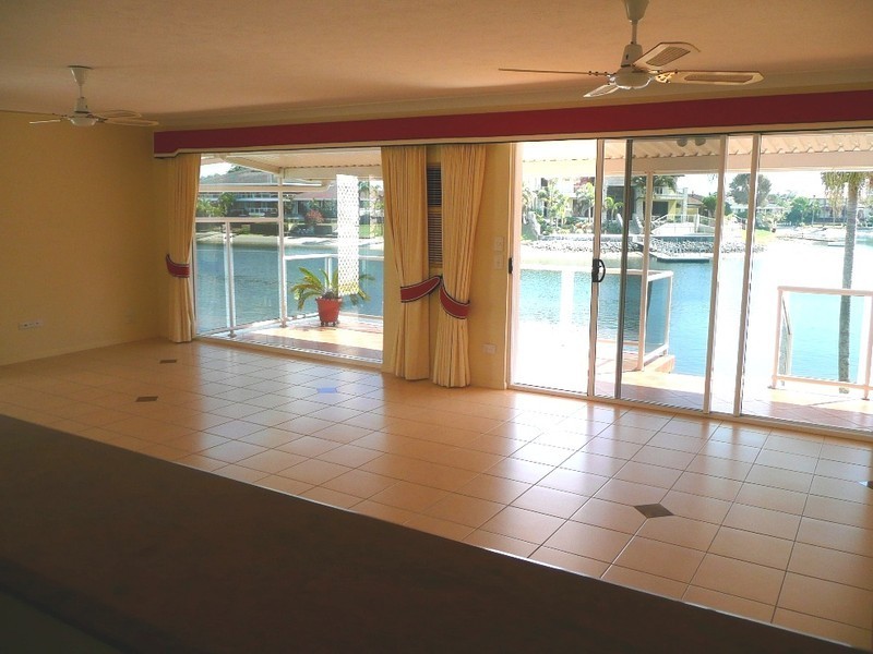 13/15 Hooker Boulevard, Broadbeach Waters QLD 4218