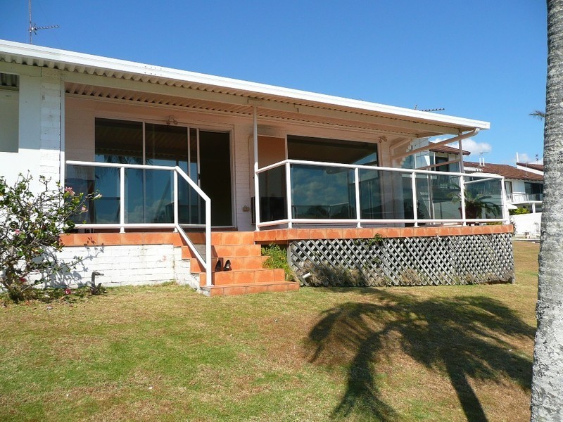 13/15 Hooker Boulevard, Broadbeach Waters QLD 4218