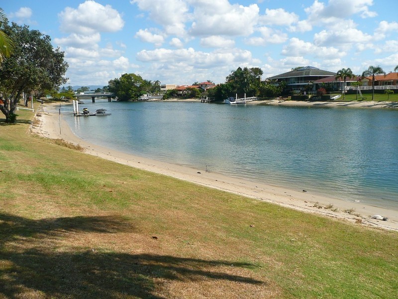 13/15 Hooker Boulevard, Broadbeach Waters QLD 4218
