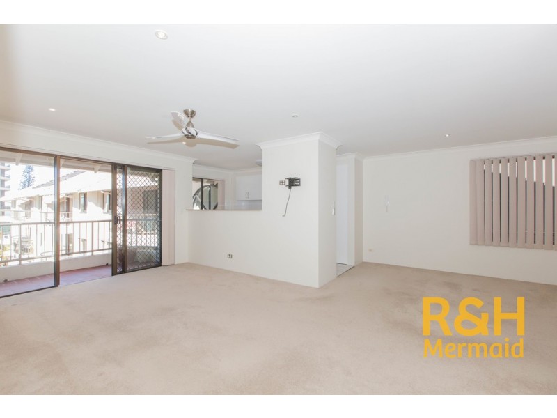 18/9 BAYVIEW STREET, Runaway Bay QLD 4216