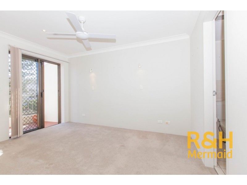 18/9 BAYVIEW STREET, Runaway Bay QLD 4216