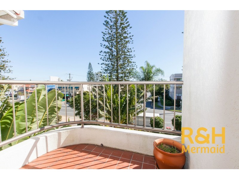 18/9 BAYVIEW STREET, Runaway Bay QLD 4216