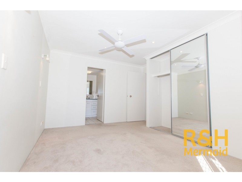 18/9 BAYVIEW STREET, Runaway Bay QLD 4216
