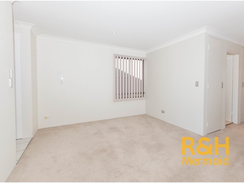 18/9 BAYVIEW STREET, Runaway Bay QLD 4216