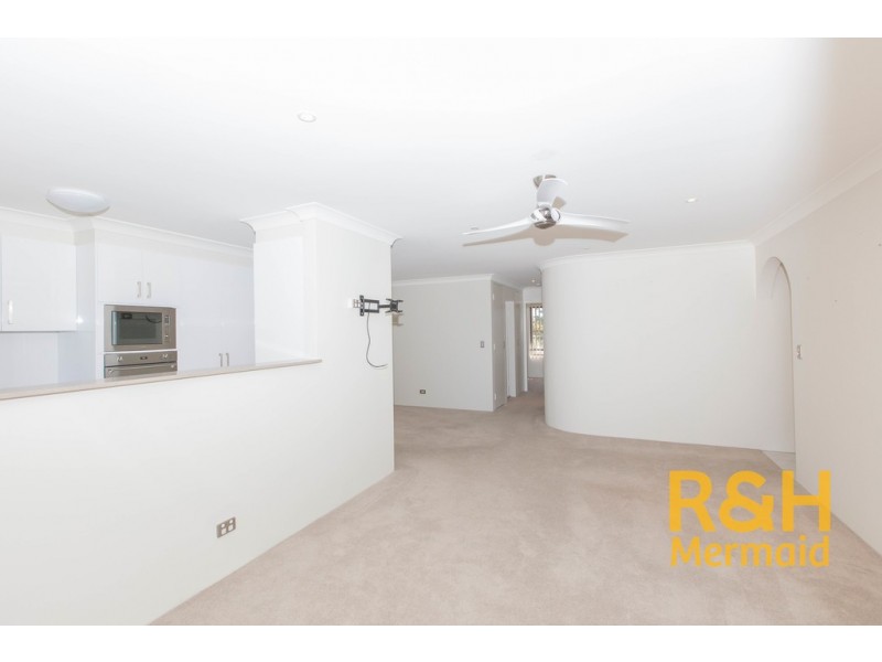 18/9 BAYVIEW STREET, Runaway Bay QLD 4216