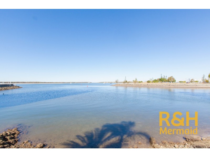 18/9 BAYVIEW STREET, Runaway Bay QLD 4216