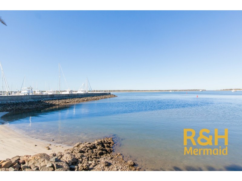 18/9 BAYVIEW STREET, Runaway Bay QLD 4216