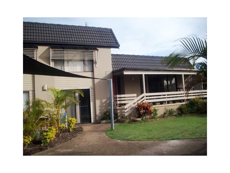 8b  Yeringba Street, Mermaid Waters QLD 4218