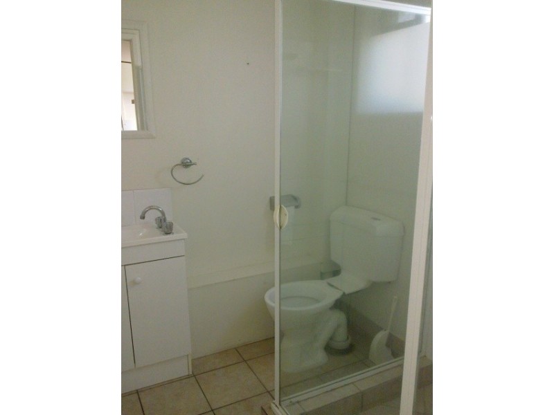 8b  Yeringba Street, Mermaid Waters QLD 4218