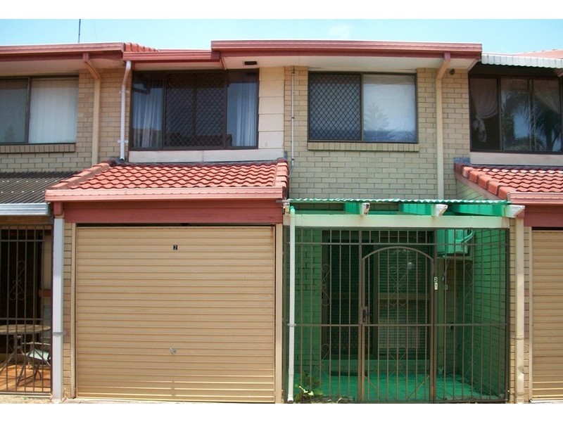 2/10 Angie Court, Mermaid Waters QLD 4218