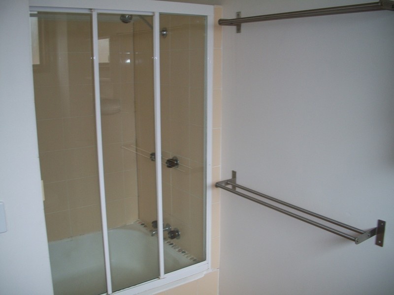 2/10 Angie Court, Mermaid Waters QLD 4218