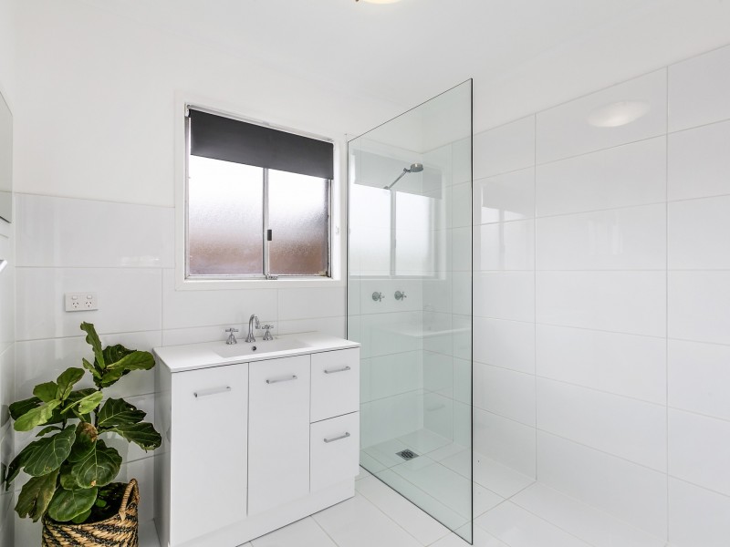 64 POINCIANA BOULEVARD, Broadbeach Waters QLD 4218