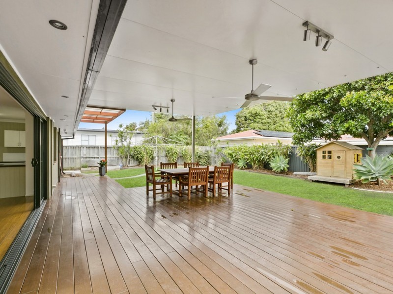 64 POINCIANA BOULEVARD, Broadbeach Waters QLD 4218