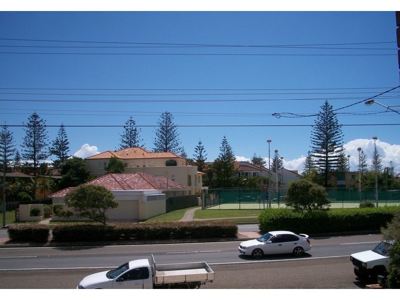 2/2052 Gold Coast Highway, Miami QLD 4220