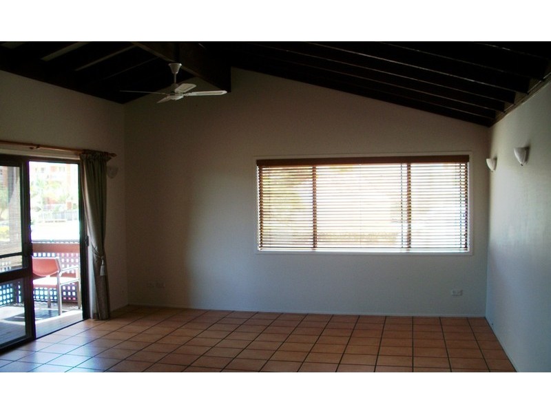 2/2052 Gold Coast Highway, Miami QLD 4220