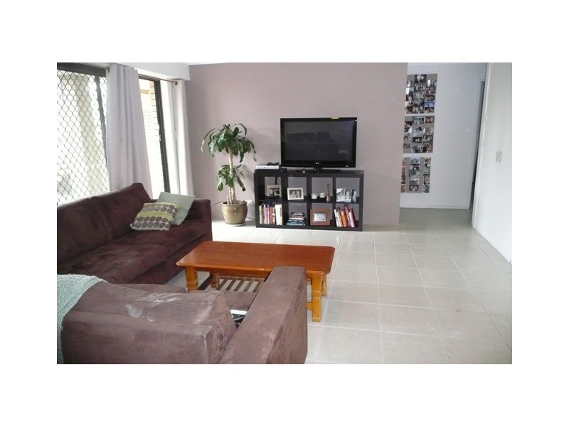 2/40 Oceanic Drive, Mermaid Waters QLD 4218