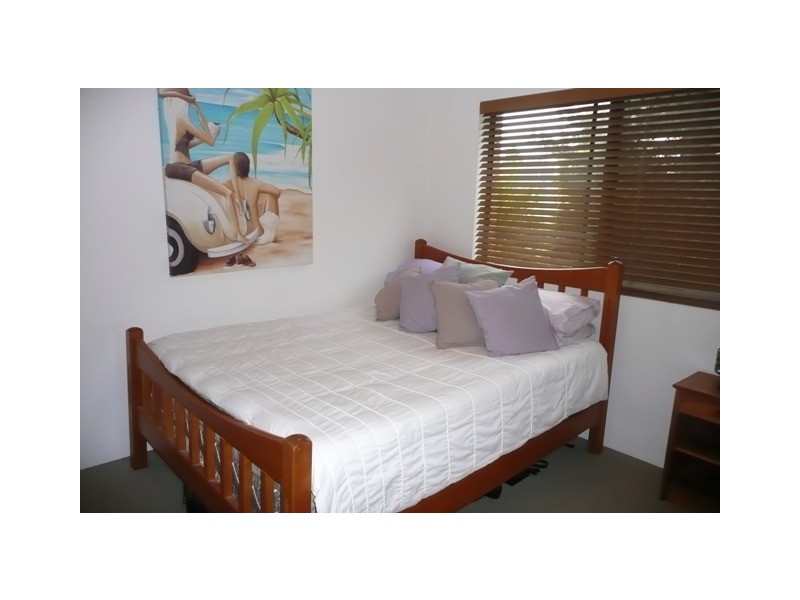 2/40 Oceanic Drive, Mermaid Waters QLD 4218