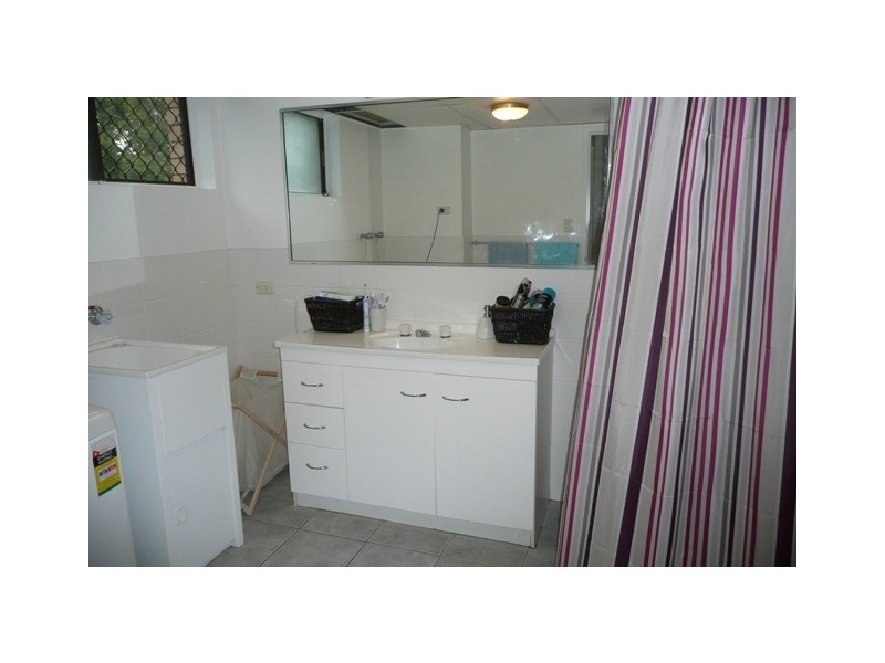 2/40 Oceanic Drive, Mermaid Waters QLD 4218