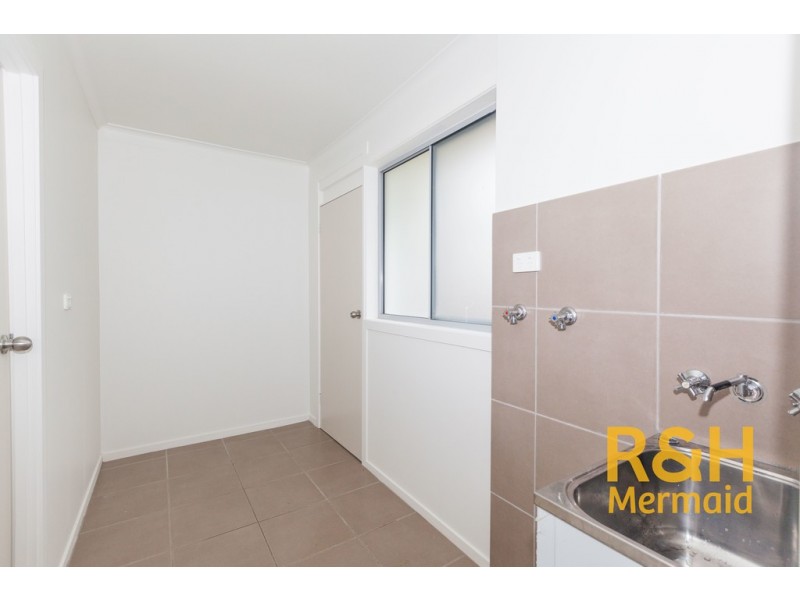 6 WANDERER AVENUE, Mermaid Waters QLD 4218