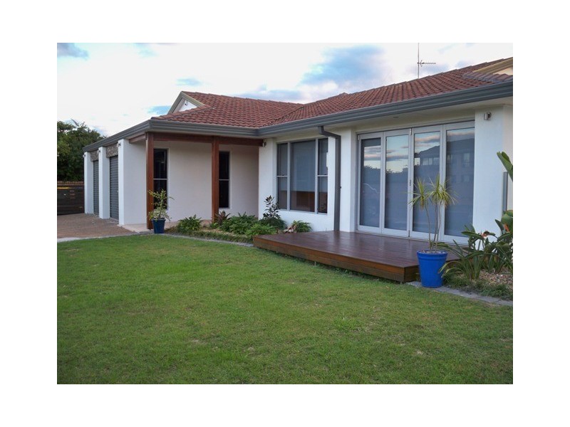 6 Peter Blondell Drive, Mermaid Waters QLD 4218