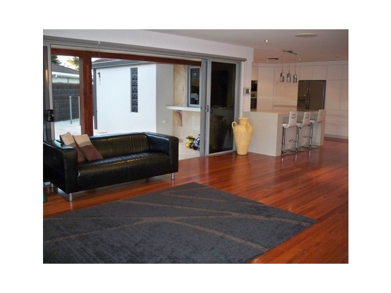 6 Peter Blondell Drive, Mermaid Waters QLD 4218