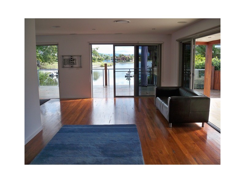 6 Peter Blondell Drive, Mermaid Waters QLD 4218