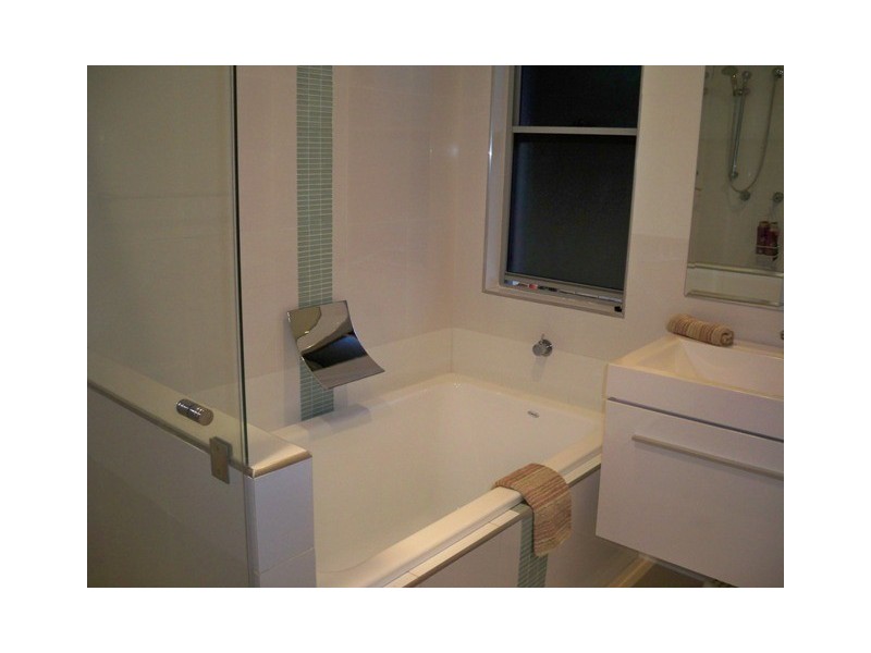 6 Peter Blondell Drive, Mermaid Waters QLD 4218