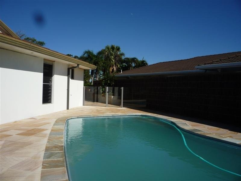 6 Peter Blondell Drive, Mermaid Waters QLD 4218