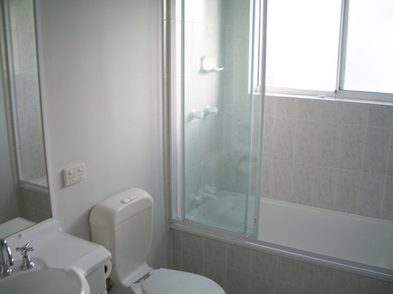 4/10 JUBILEE AVENUE, Broadbeach QLD 4218