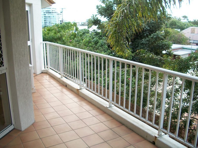 4/10 JUBILEE AVENUE, Broadbeach QLD 4218