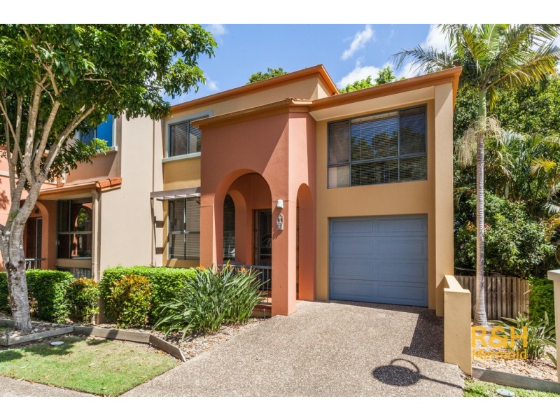 67/20 FAIRWAY DRIVE, Clear Island Waters QLD 4226