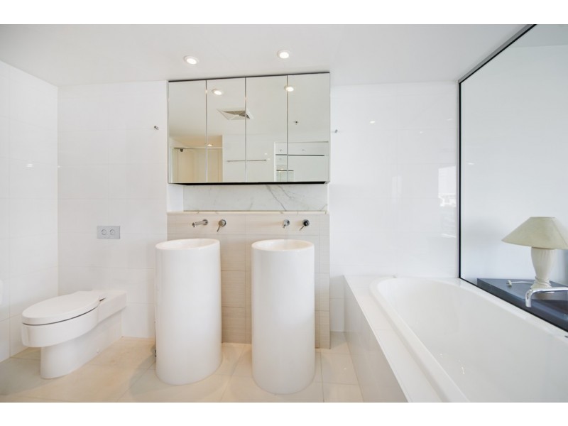 704/4 Charles Avenue, Broadbeach QLD 4218