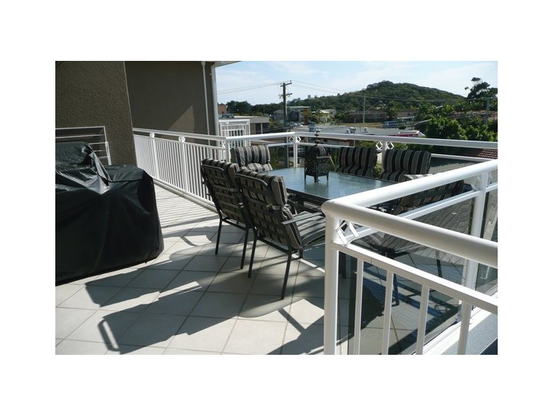 6/4 Dawn Parade, Miami QLD 4220