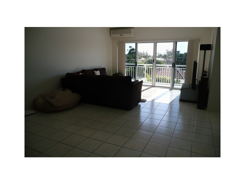 6/4 Dawn Parade, Miami QLD 4220