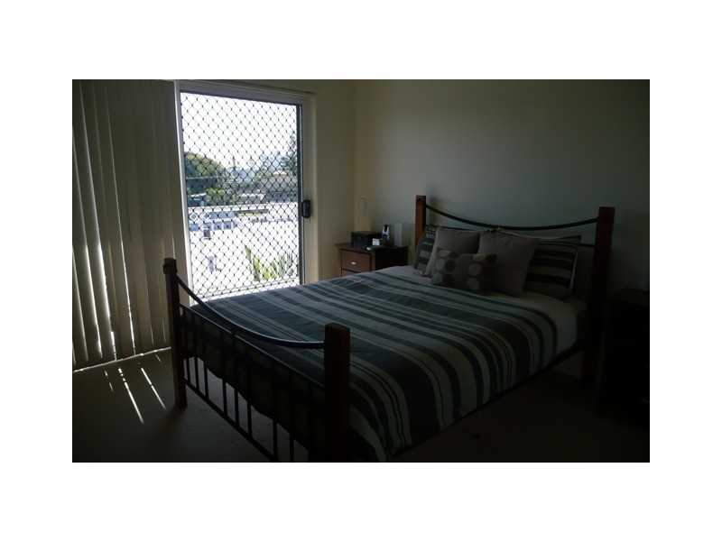 6/4 Dawn Parade, Miami QLD 4220