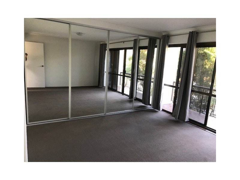 4/15 HUTH STREET, Labrador QLD 4215