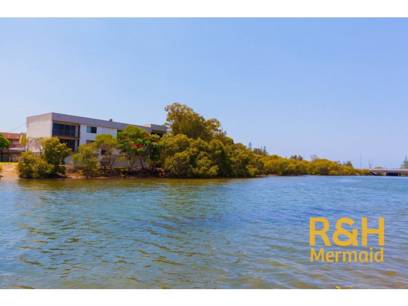 4/15 HUTH STREET, Labrador QLD 4215