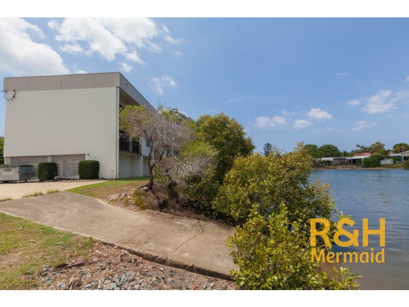 4/15 HUTH STREET, Labrador QLD 4215
