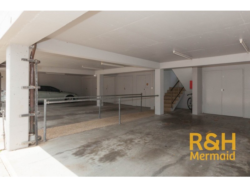 4/15 HUTH STREET, Labrador QLD 4215
