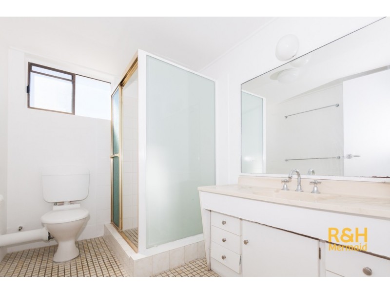 4/15 HUTH STREET, Labrador QLD 4215